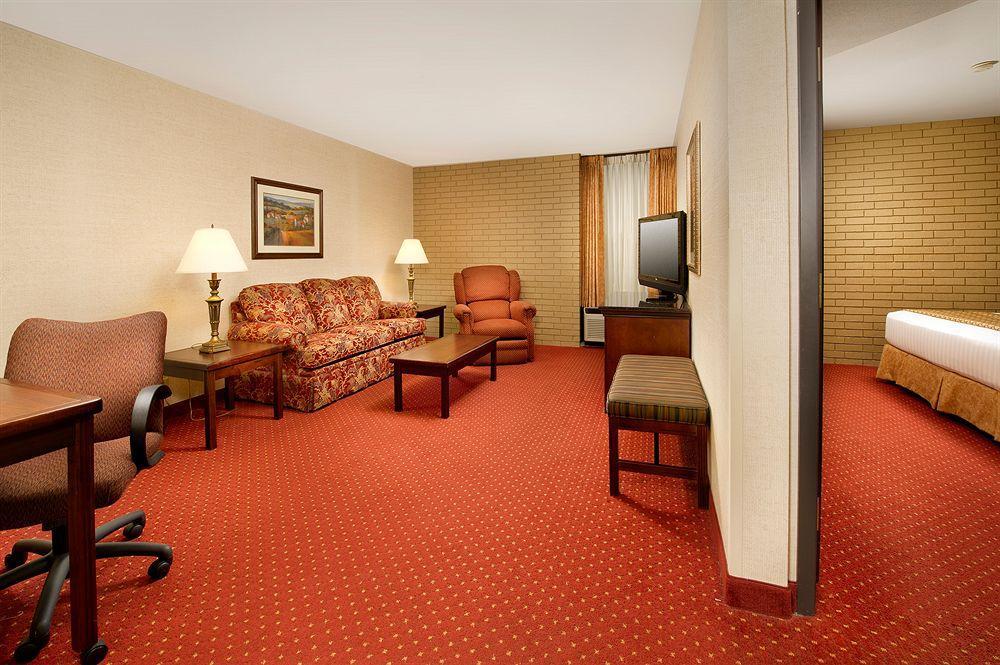 Drury Inn & Suites Charlotte University Place Екстер'єр фото