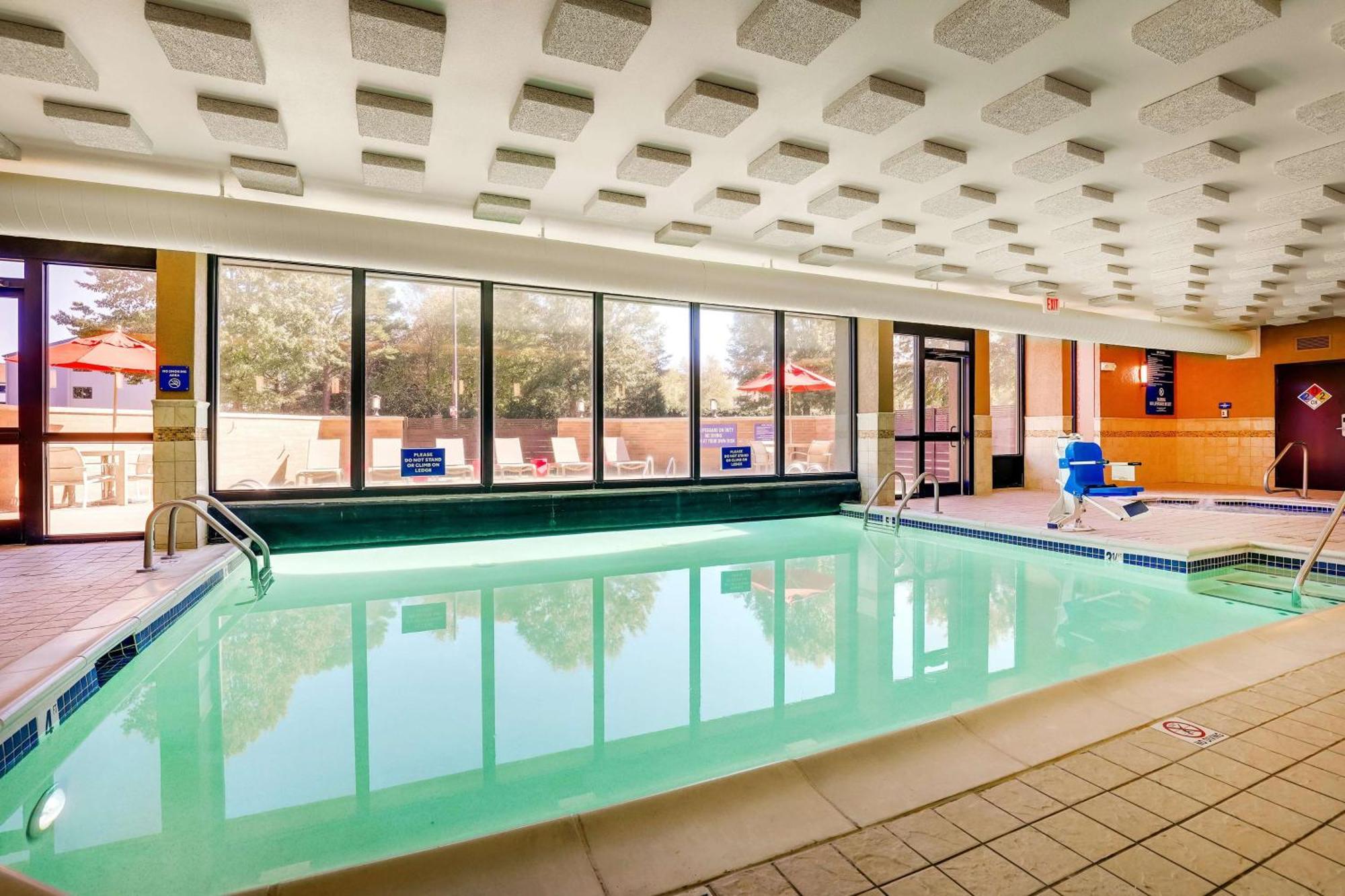 Drury Inn & Suites Charlotte University Place Екстер'єр фото