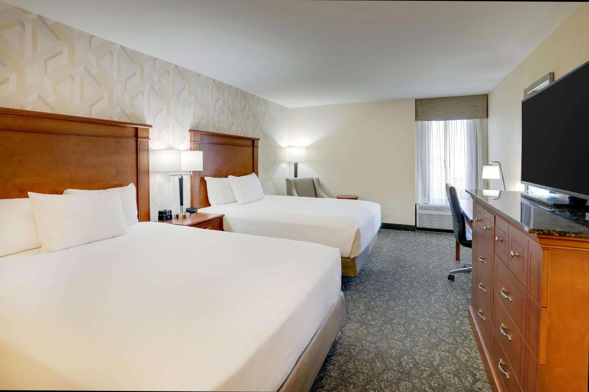 Drury Inn & Suites Charlotte University Place Екстер'єр фото