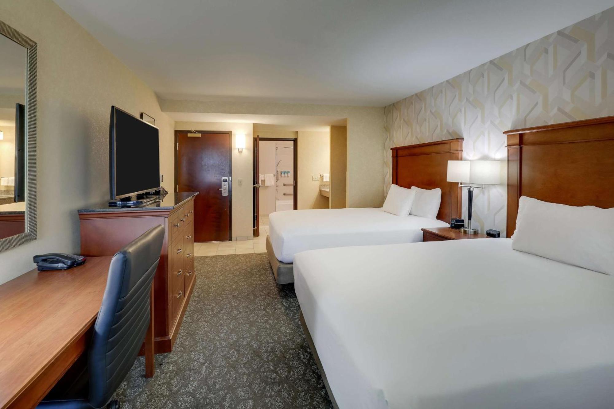 Drury Inn & Suites Charlotte University Place Екстер'єр фото
