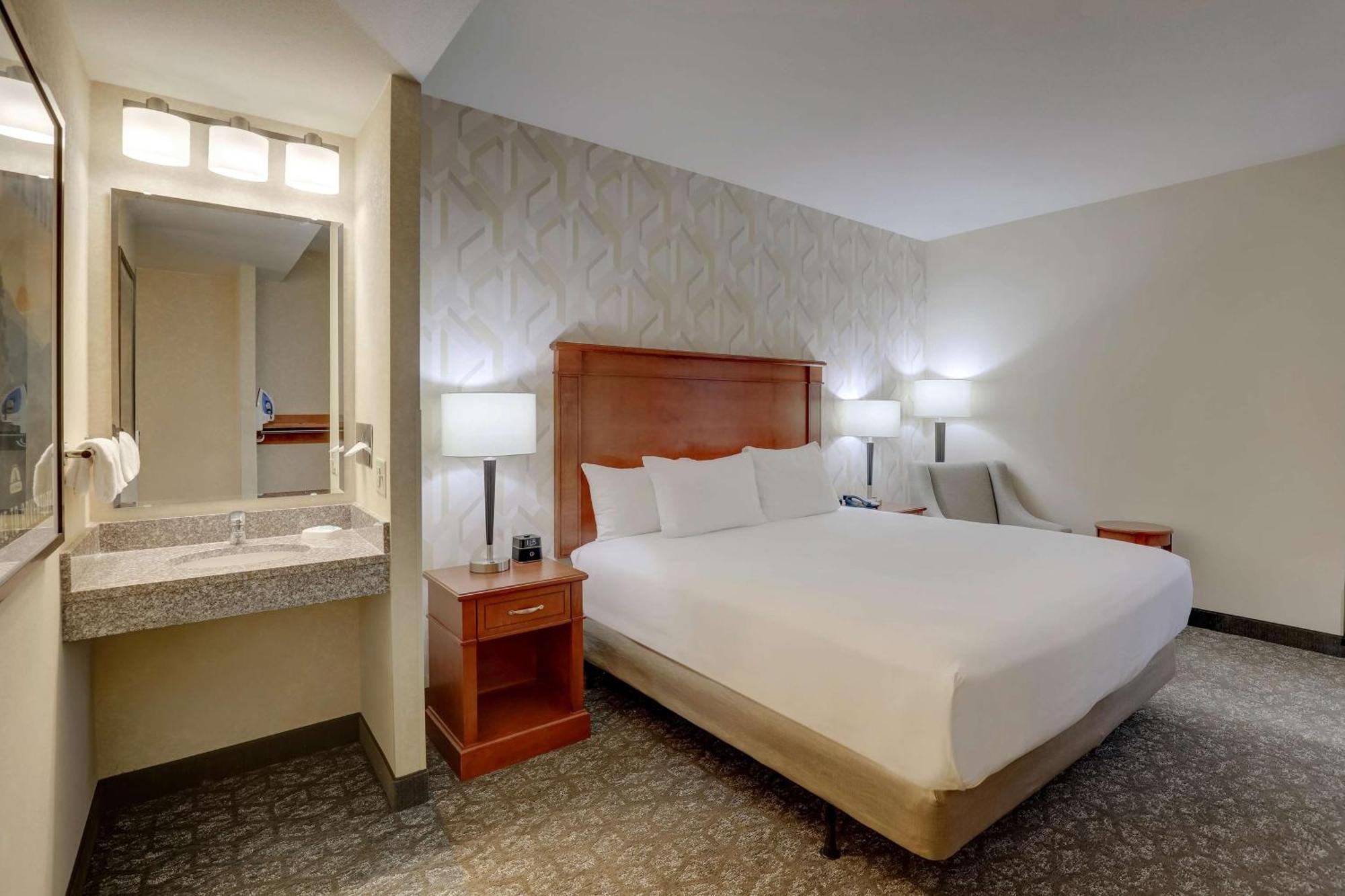 Drury Inn & Suites Charlotte University Place Екстер'єр фото