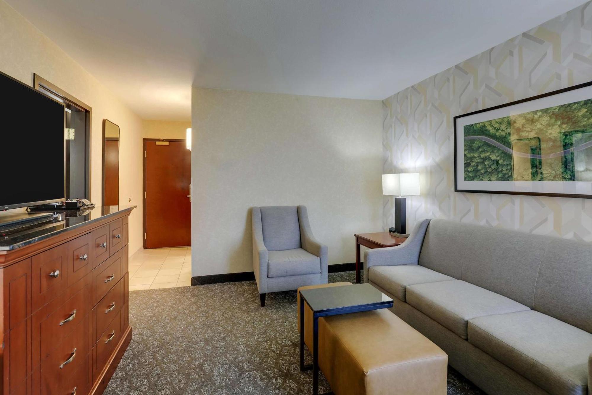 Drury Inn & Suites Charlotte University Place Екстер'єр фото