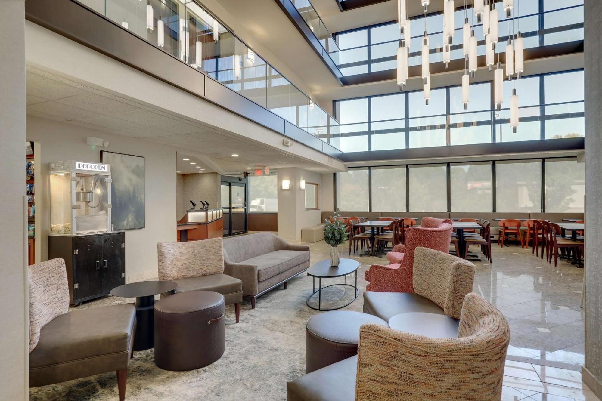 Drury Inn & Suites Charlotte University Place Екстер'єр фото
